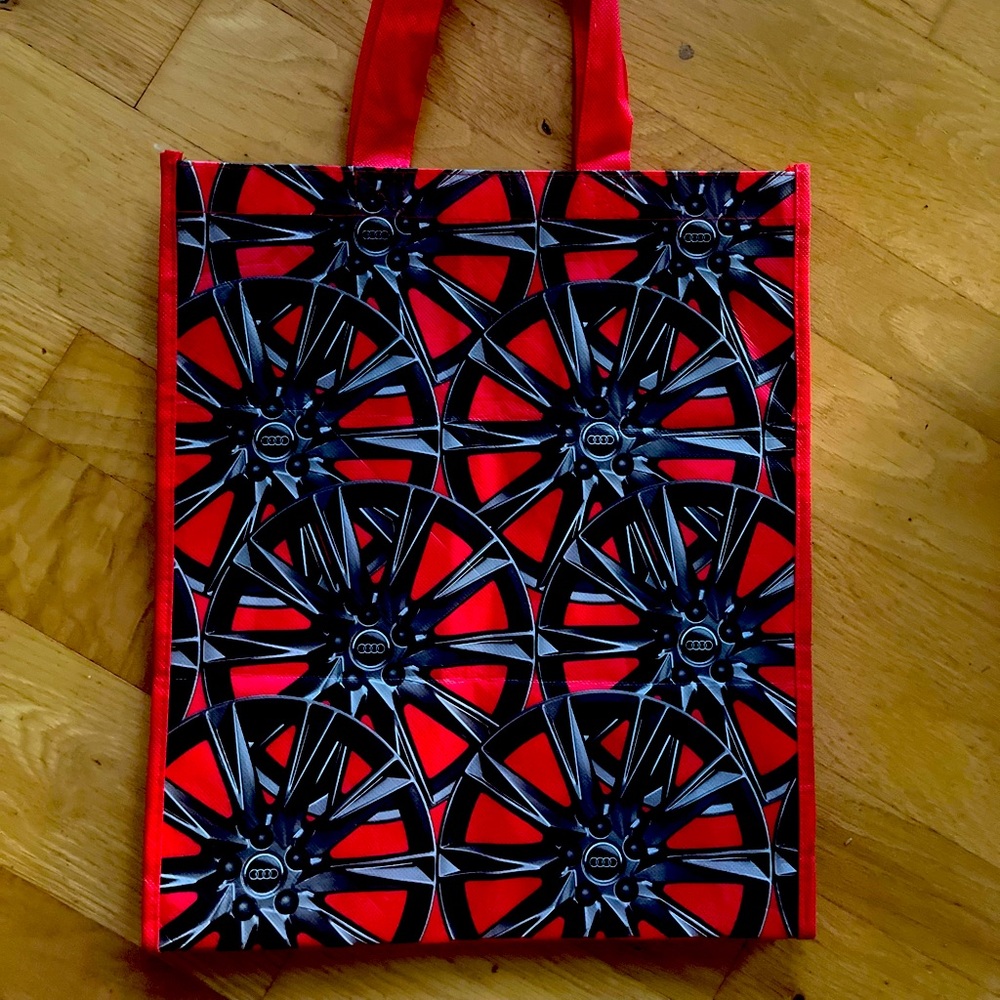 Variety of Totes 
Sizes SMALL, MEDIUM, and LARGE
Used&New

TOTAL 21 bags for $20
